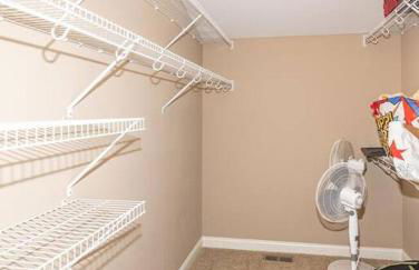 Lakefront view 5 bedroom home with basement - Foto 19