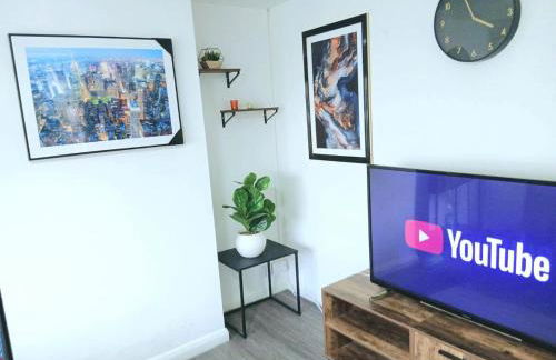 1 BR Corby Town Centre Contractors & Family Friendly - Photo 8