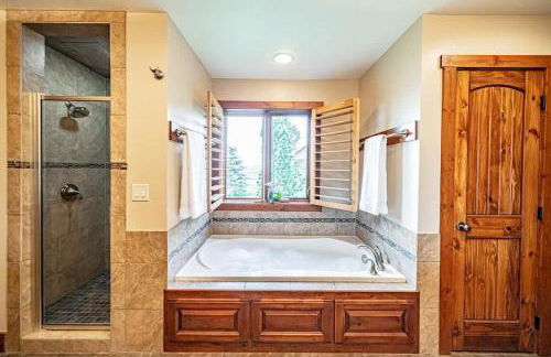 Upscale Hot Tub Wildlife Views - Photo 29