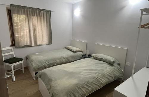 Tra il bosco e il lago - Foto 10