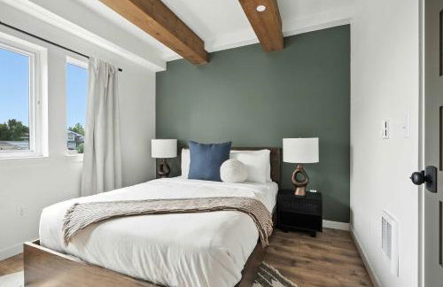 Kerns 6BR - New Spanish Style Group Stay - Photo 9