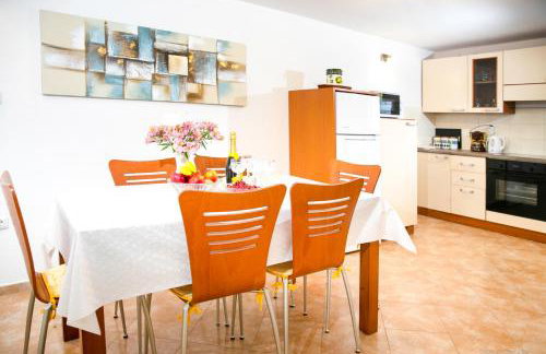 Adorable Holiday Home With Pool and Terrace - Foto 41