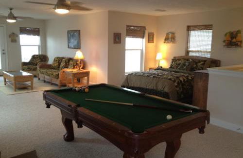 Large Beach House with Great Oceanviews, Game Room, Swimming pool - Photo 15