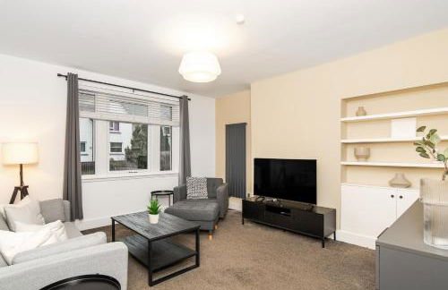 3 Bedroom House-Free Parking-by Holiday Homes - Foto 32