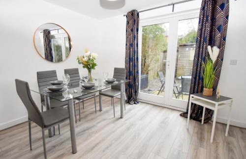 Milton Keynes 5BR Contractor house, families/ groups welcome. - Photo 11