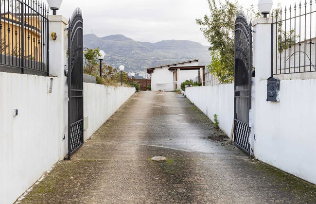 Belvilla by OYO Villa con Piscina - Partinico - Photo 31