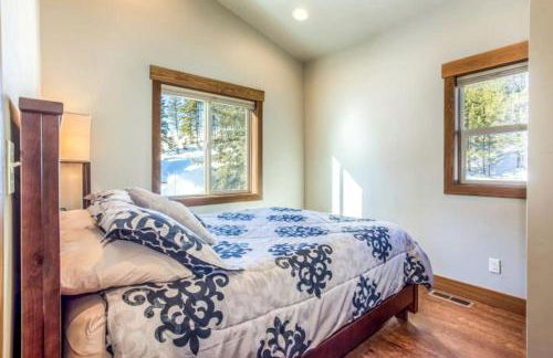 Sunny Mountain Cabin for a Group Getaway in West Glacier, Montana - Foto 35