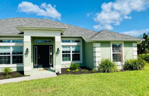 Gone Coastal! Large Heated pool home 30 min from beaches! - Foto 49