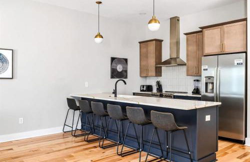 Side-by-Side Homes with Hot Tubs - Sleeps Over 20 Guests - Photo 31