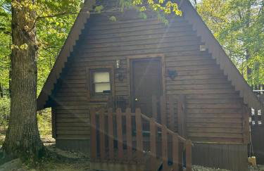 A-Frame Cabin #5 with Hot Tub on Patoka Lake in Southern Indiana - Foto 2