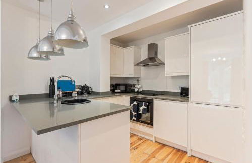 Charming 2-Bed Flat with Garden in London - Foto 9