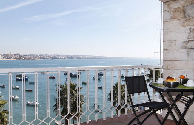 Remarkable view over Cascais Bay - Photo 1