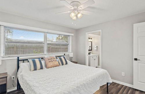 Summer Getaway Coastal Sea-Esta 4BD 3BA - Foto 24