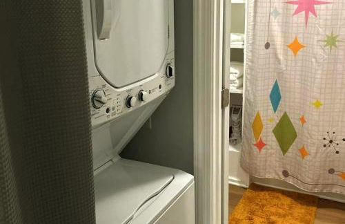 Kitchen, Laundry & Fenced Yard - Foto 7