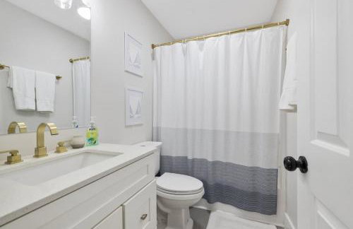 Elegant Updated Oceanfront Home with Pool & Hot Tub - Photo 77