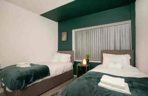 Base is a lovely place to unwind after a long day - Foto 7