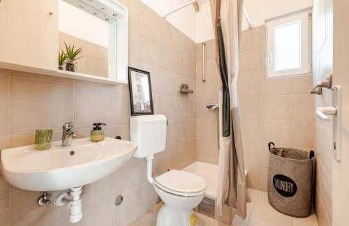 Dalmatian Countryside Home - Heated Pool & Jacuzzi - Photo 26