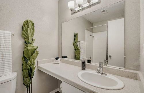 Urban Chic Getaway 2B - Sleeps 6 - Pool Prkg, WD - Foto 17