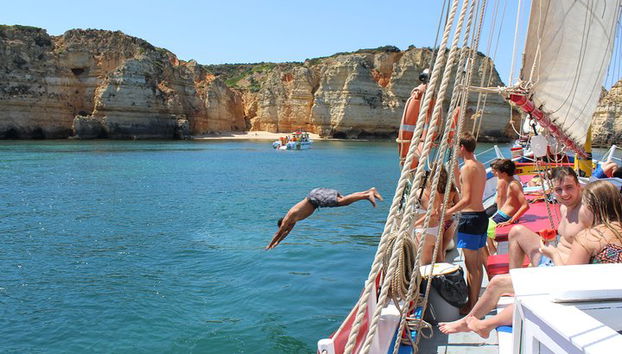 Tour in barca a vela di mezza giornata a Baia de Lagos con pranzo - Foto 3