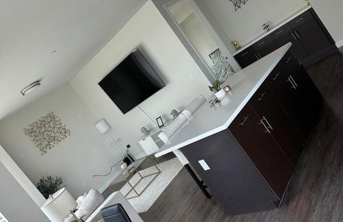 DTLA prime one bedroom steps away from Crypto - Photo 4
