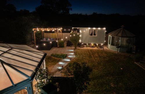 East Sussex Manor - Sleeps 12 - Hot Tub & Parking - Foto 40