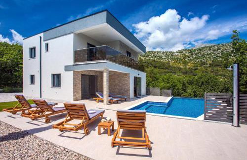 Villa Zora -luxurious villa with heated pool, sauna, 4 bedrooms, 10 persons max - Photo 3