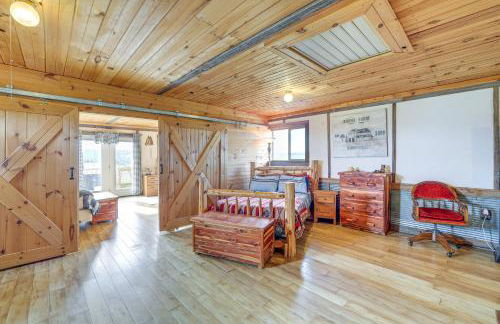 Pet-Friendly Purdy Home with Horse Stables and Trails! - Foto 4