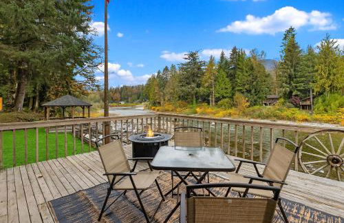 Riverfront Retreat Hot Tub Sauna Yard Gazebo and VIEWS - Foto 20