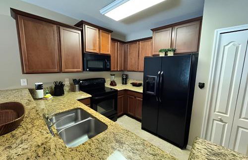 New to Market Spacious Private Pool Retreat - Foto 30