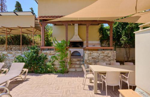 Family seaside Kladissos Villa with private heated pool! - Foto 57