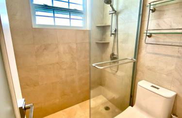 Premium Modern waterfront apartment with Miami Skyline view on the bay 5 mins drive to Miami Beach with free parking - Foto 23