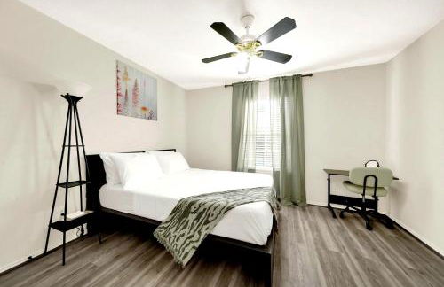 Downtown 3BR Near NRG Stadium - Photo 4