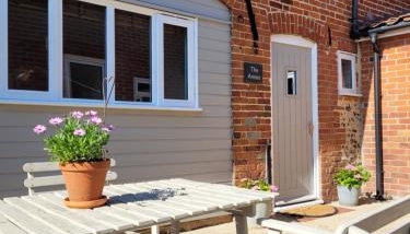 Entire 2 bed coach house in peaceful Norfolk village - Foto 1