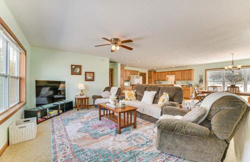 Lakefront Home with Yard and Views in Cheboygan! - Foto 3