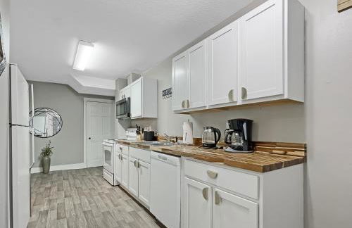 Chic 2BR Duplex Free Parking near Hospitals - Foto 8