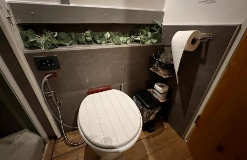 BrightOwl Waterside Narrowboat Cottage Experience - Foto 27