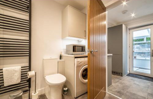 4 Bed Retreat with Balcony & Estuary views - Photo 23