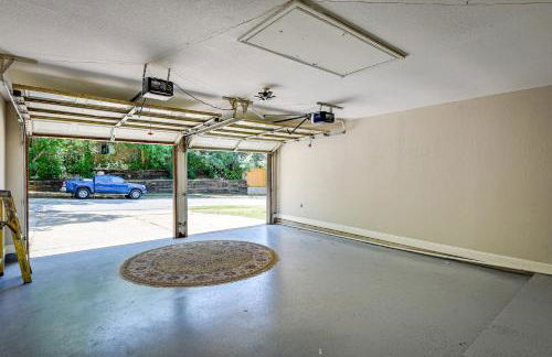 11 Mi to Six Flags! Poolside Oasis in Bedford - Foto 34