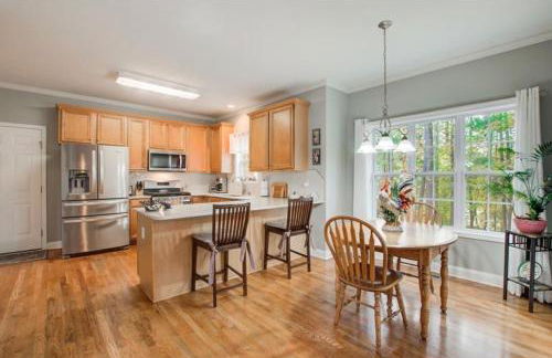 1 Spacious 4BR Getaway near Atlanta - Foto 2