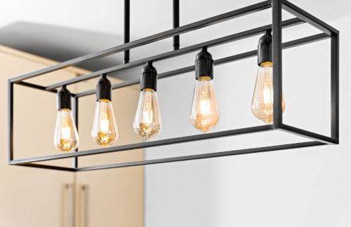 Stylish 3 Bedroom House - Garden - Pool Table - Parking 165M - Foto 16