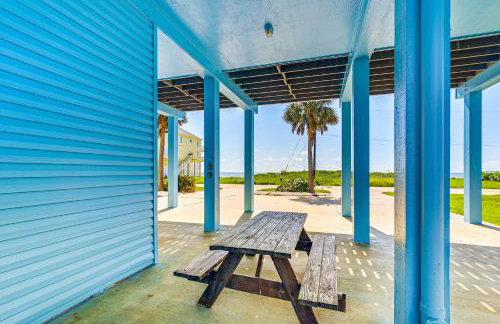Walk to Beach Home with 2 Decks in Galveston! - Foto 28