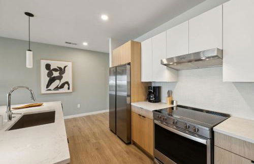 Skyline Nights in Downtown Nashville Walk to Broadway with Pool and Gym - Foto 28