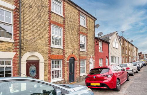 3-BR Luxe Cowes Cottage Harbour Views, Sleeps 6, with Private Garden - LONG TERM STAY WINTER SPECIAL OFFER AVAILABLE! - by Blue Puffin Stays - Foto 13