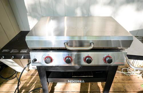 Steps to the Ellis River - Luxe, Hot Tub, Game Room - Foto 57