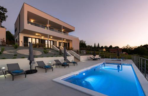 Villa Callista near Labin for 10 persons with kids playground, fitness and heated pool - Foto 1