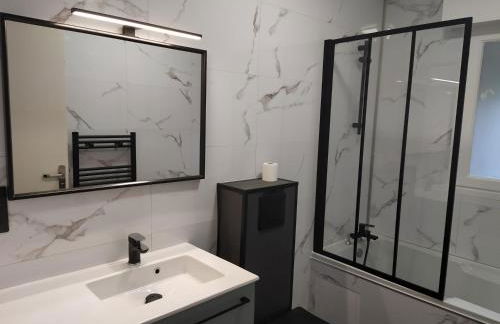 Ty Cocoon- Appartement avec terrasse et parking privé - Photo 15