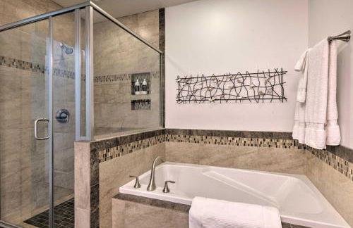 Modern Huntsville Resort Retreat with Deck and Hot Tub - Foto 18