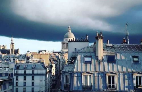 CENTRE PARIS Maubert Notre Dame Beau Studio calme lumineux salle de bains ascenseur climatisation - Foto 1