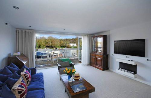 The Oars - Riverfront Property - From 300 Per Night - Foto 8