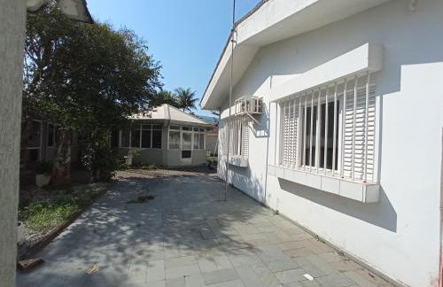 Casa 30 metros da praia com wifi e garagem 6 carros - Photo 39